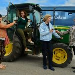 Foto mujeres rurales tractor san cebrín san asensio La Rioja vino