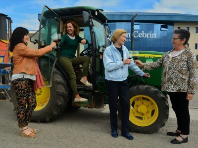 Foto mujeres rurales tractor san cebrín san asensio La Rioja vino